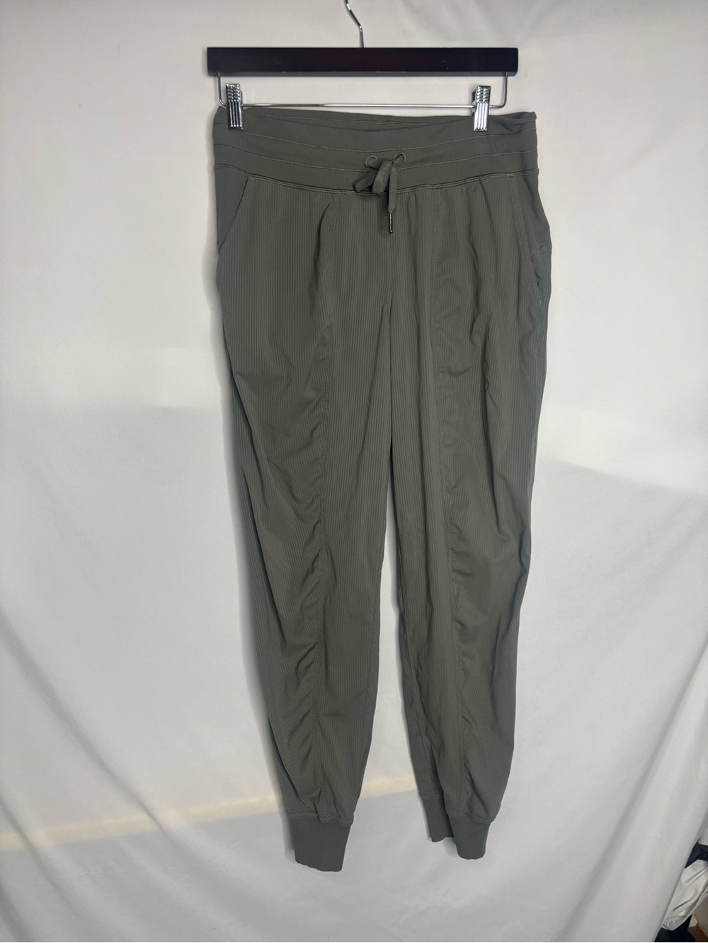 Lululemon Dance Studio Joggers in Sage green - Picture 4 of 11